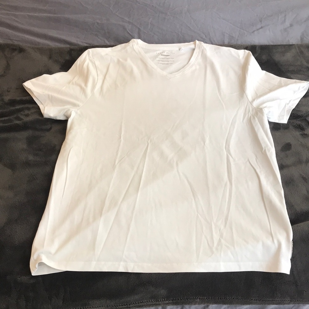 Large White Perry Ellis T-shirt